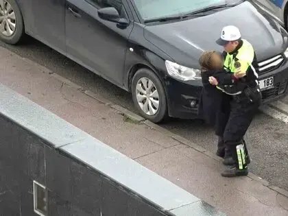 Polisin Yaralı Kadına Yardımı Yürekleri Isıttı