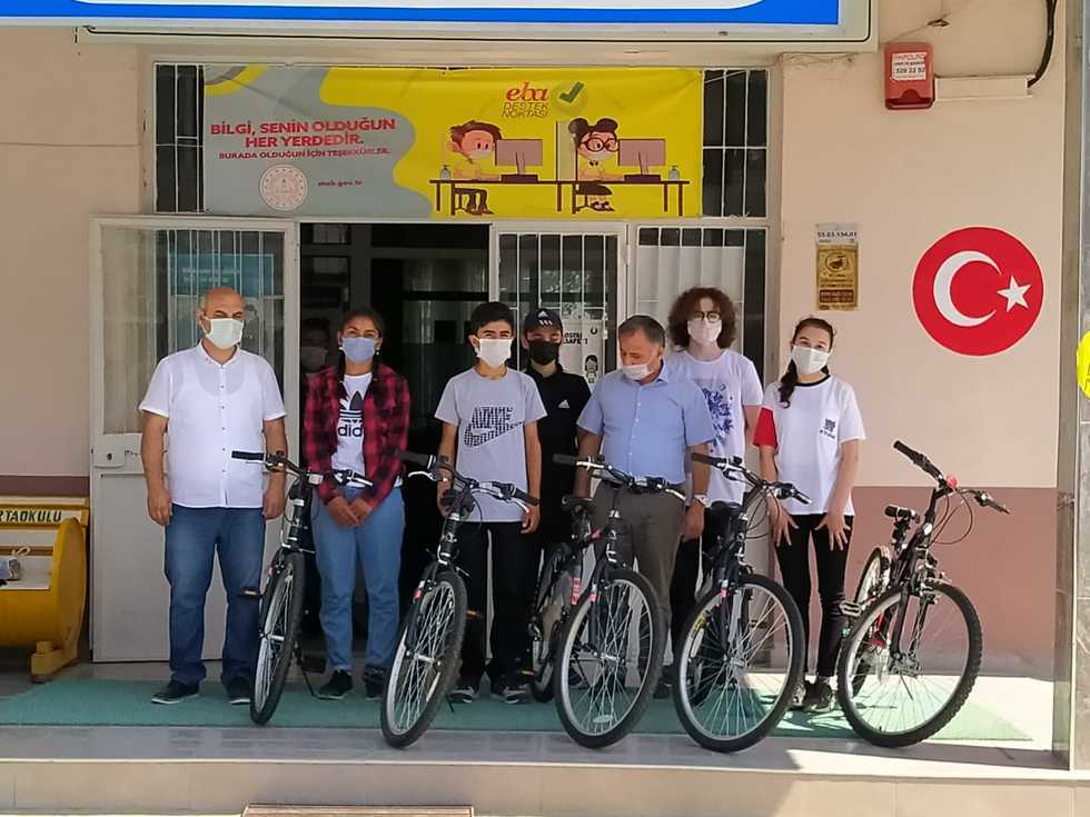 Alaçam Atatürk Ortaokulunun Lgs’de Başarılı Öğrencileri Ödüllendirildi