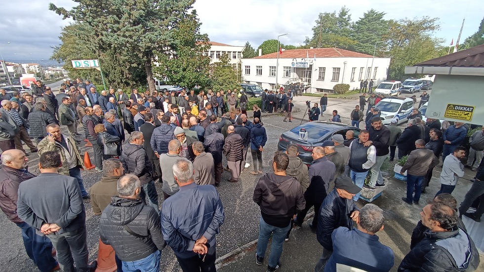 Bafralı Çiftçilerden Dsi Su Zammına Karşı Eylem