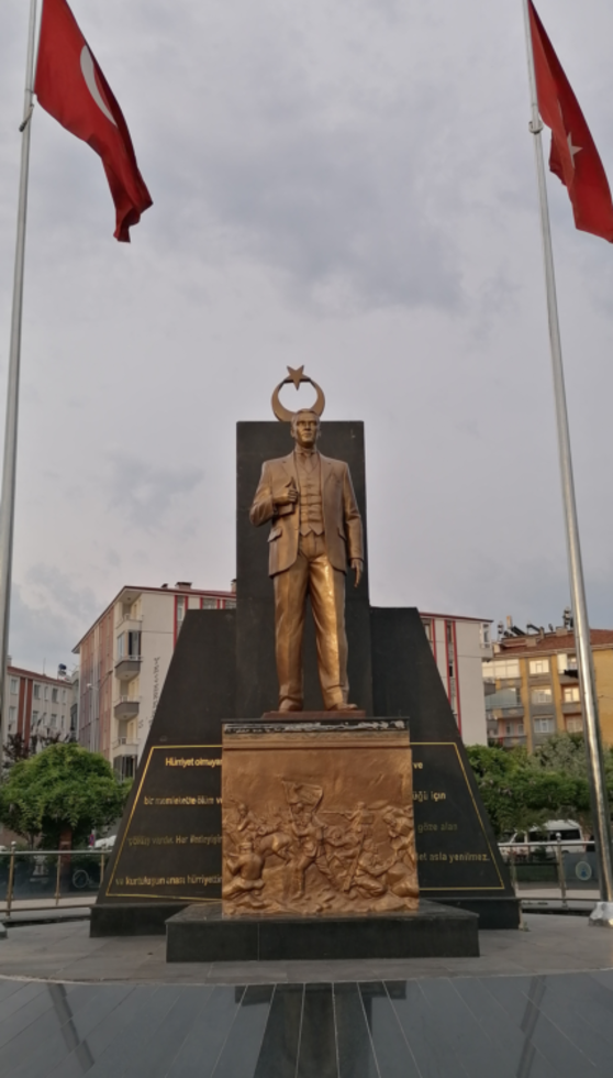 Kent Meydanındaki Atatürk Heykeli’nin Restorasyonu Tamamlandı